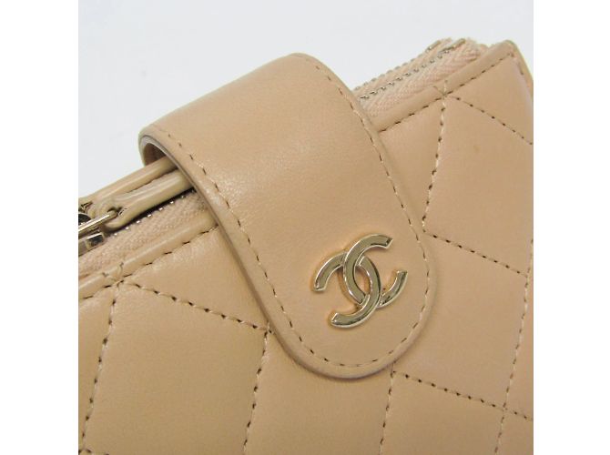 Billetera compacta Chanel Matelassé para tarjetas y monedas Beige - vista 14