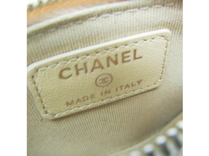 Billetera compacta Chanel Matelassé para tarjetas y monedas Beige - vista 16