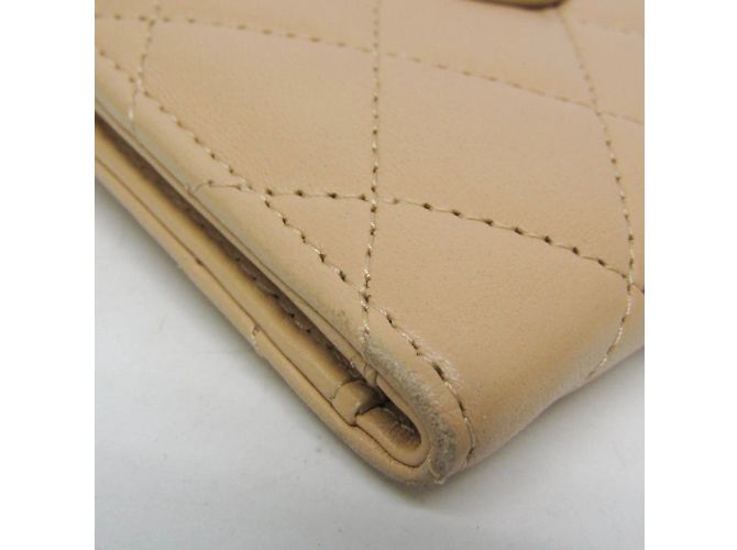 Billetera compacta Chanel Matelassé para tarjetas y monedas Beige - vista 8