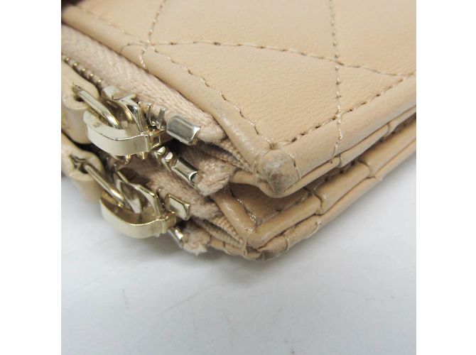Billetera compacta Chanel Matelassé para tarjetas y monedas Beige - vista 9