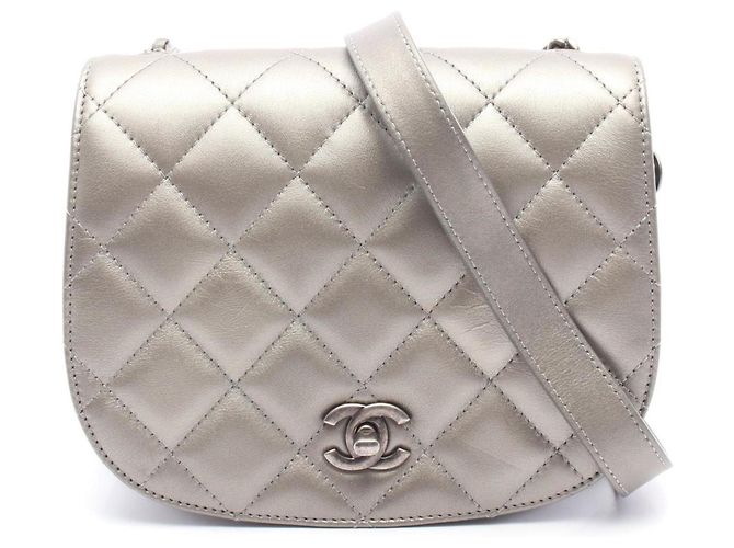 Bolsa de ombro de couro dourado Chanel - vista 2