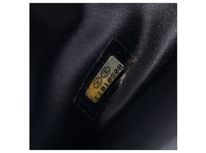 Portafoglio bi-fold Icon Line di Chanel Nero - vista 14