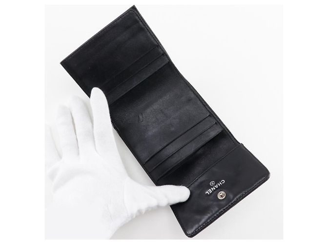 Portafoglio bi-fold Icon Line di Chanel Nero - vista 5