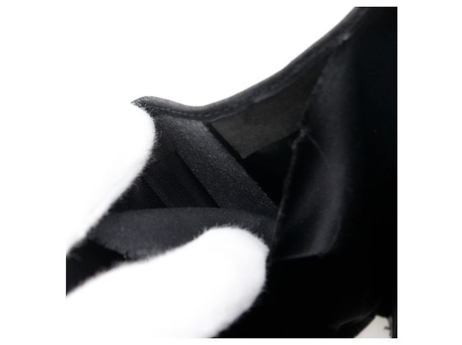 Portafoglio bi-fold Icon Line di Chanel Nero - vista 7