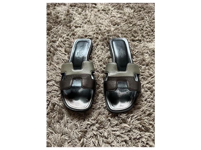 Sandali Hermès in agnello argento e grigio scuro Grigio antracite - vista 2