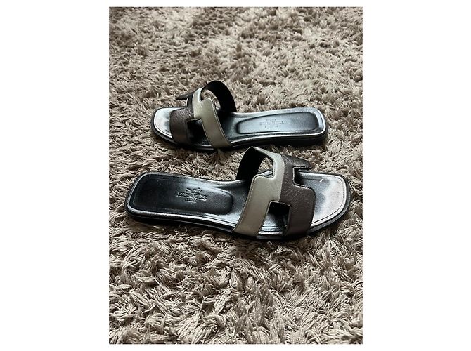 Sandali Hermès in agnello argento e grigio scuro Grigio antracite - vista 3