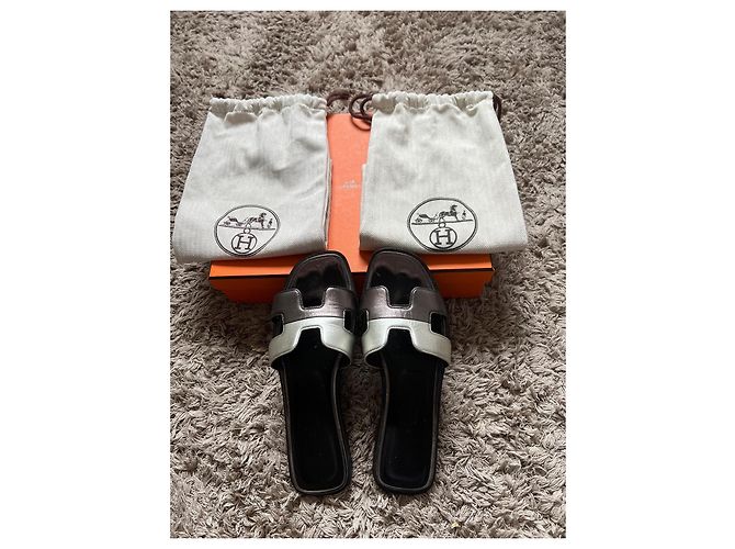 Sandali Hermès in agnello argento e grigio scuro Grigio antracite - vista 8