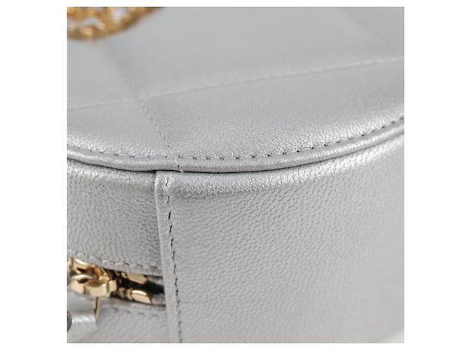 Bolsa de ombro Chanel 19 em couro de cordeiro com corrente dourada e prateada CC Auth fm4698M Prata Dourado - vista 15