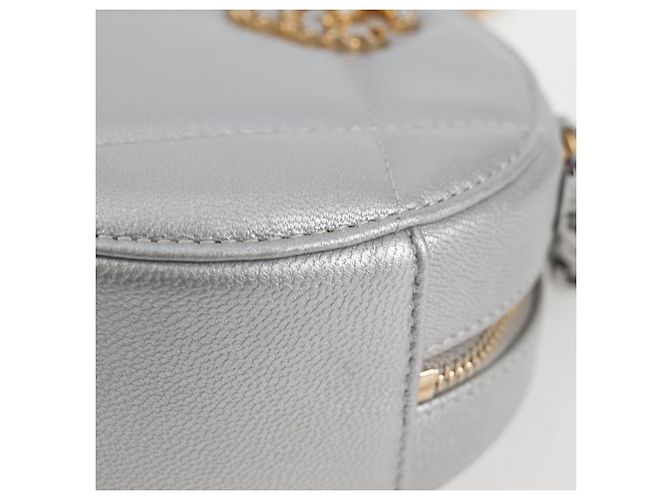 Bolsa de ombro Chanel 19 em couro de cordeiro com corrente dourada e prateada CC Auth fm4698M Prata Dourado - vista 16