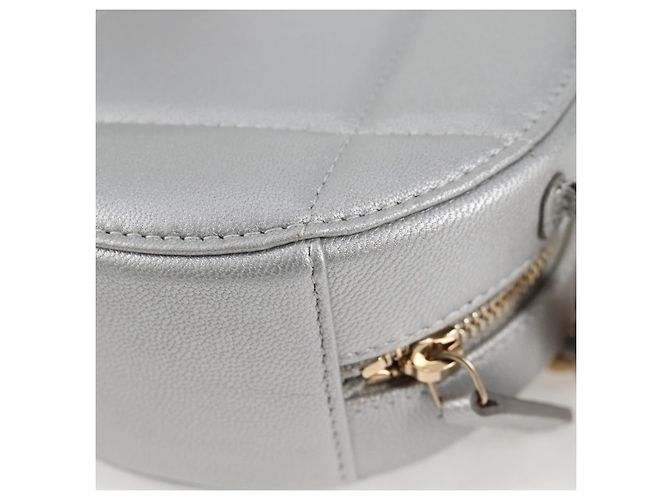 Bolsa de ombro Chanel 19 em couro de cordeiro com corrente dourada e prateada CC Auth fm4698M Prata Dourado - vista 18