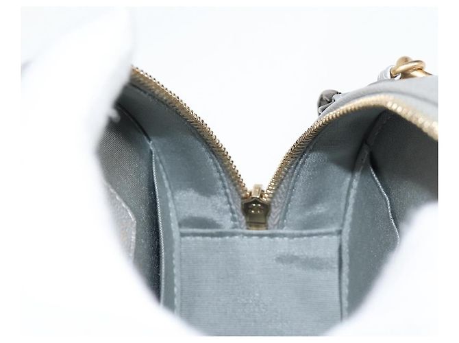 Bolsa de ombro Chanel 19 em couro de cordeiro com corrente dourada e prateada CC Auth fm4698M Prata Dourado - vista 22