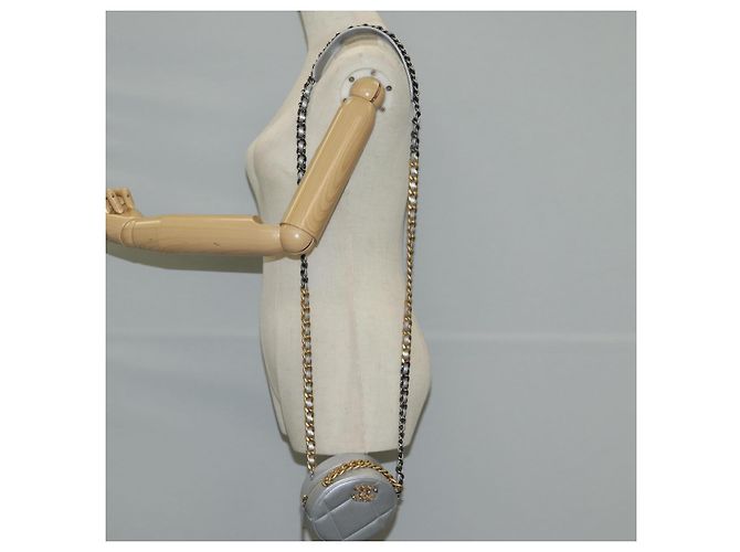 Bolsa de ombro Chanel 19 em couro de cordeiro com corrente dourada e prateada CC Auth fm4698M Prata Dourado - vista 24