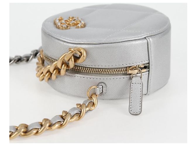 Bolsa de ombro Chanel 19 em couro de cordeiro com corrente dourada e prateada CC Auth fm4698M Prata Dourado - vista 3