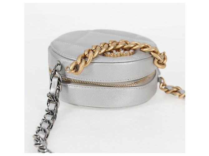 Bolsa de ombro Chanel 19 em couro de cordeiro com corrente dourada e prateada CC Auth fm4698M Prata Dourado - vista 6