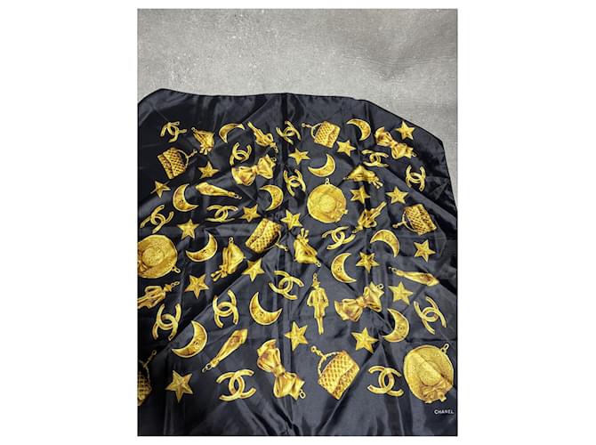 Chanel Pañuelos Gold hardware - vista 3