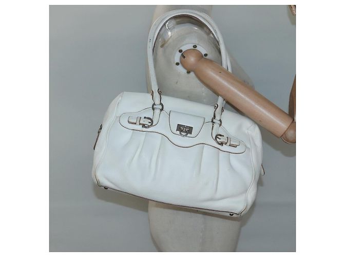 Borsa a Spalla Gancini in Pelle Bianca Argento Auth BA3224 di Salvatore Ferragamo Bianco - vista 23