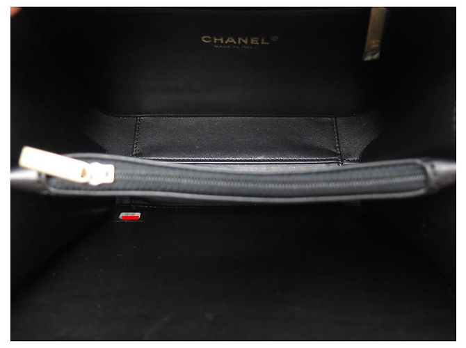 SAC A MAIN CHANEL VANITY LOGO CC CHAINE CUIR NOIR BANDOULIERE BLACK HANBAG - vue 9