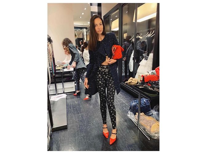 Chanel Abrigo de tweed embellecido con logo de joya 14K$ 38 FR Azul marino - vista 6