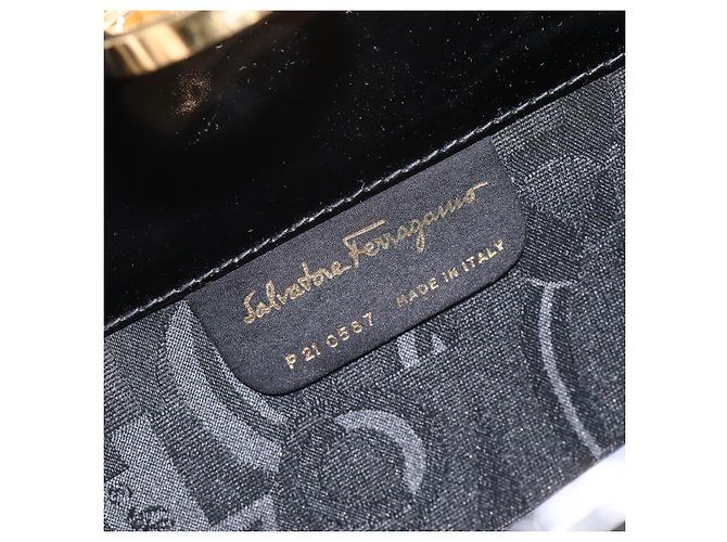 Borsa a spalla Gancini Chain di Salvatore Ferragamo in vernice nera e oro Auth 128138 Nero D'oro - vista 17