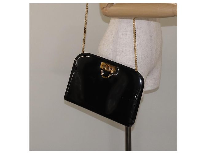 Borsa a spalla Gancini Chain di Salvatore Ferragamo in vernice nera e oro Auth 128138 Nero D'oro - vista 22