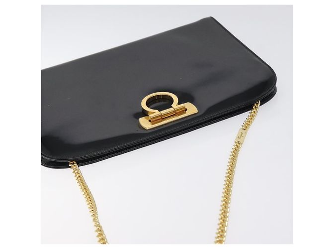 Borsa a spalla Gancini Chain di Salvatore Ferragamo in vernice nera e oro Auth 128138 Nero D'oro - vista 6