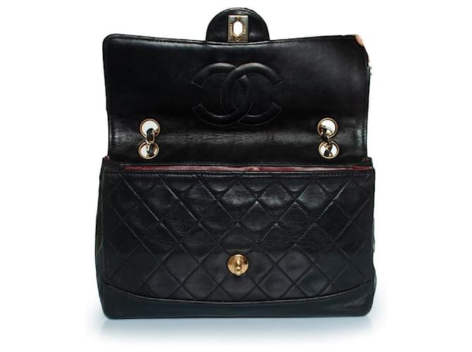 Chanel, borsa a tracolla classica in nero - vista 3