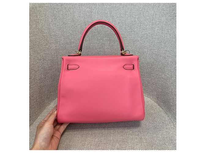 Bolsa Hermès Kelly 25 em couro Swift Rosa - vista 3