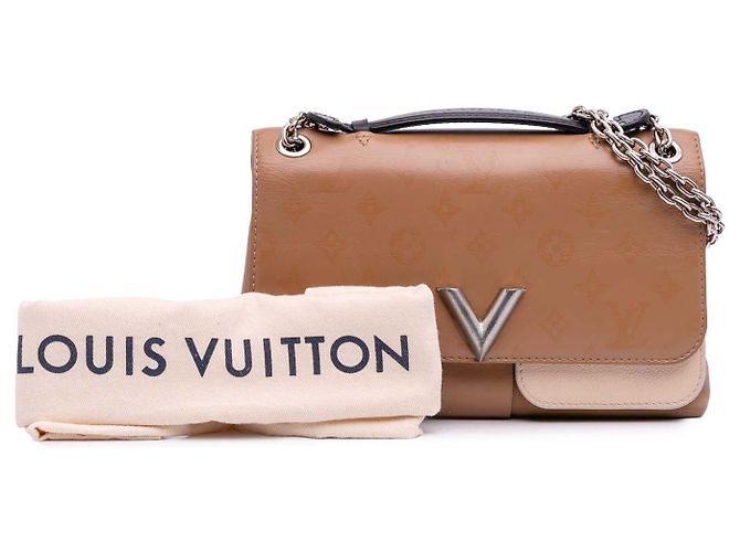 Borsa Very Chain in pelle monogramma marrone Louis Vuitton Ecume Beige - vista 12