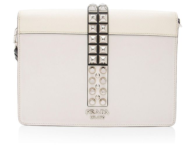 Prada Elektra Kleine Schultertasche aus genietetem Kalbsleder - Ansicht 3