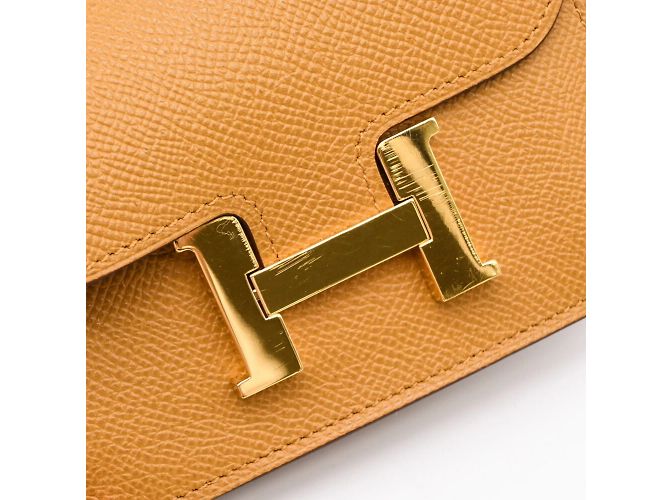 Billetera compacta de cuero Epsom Constance de Hermès Castaño - vista 6