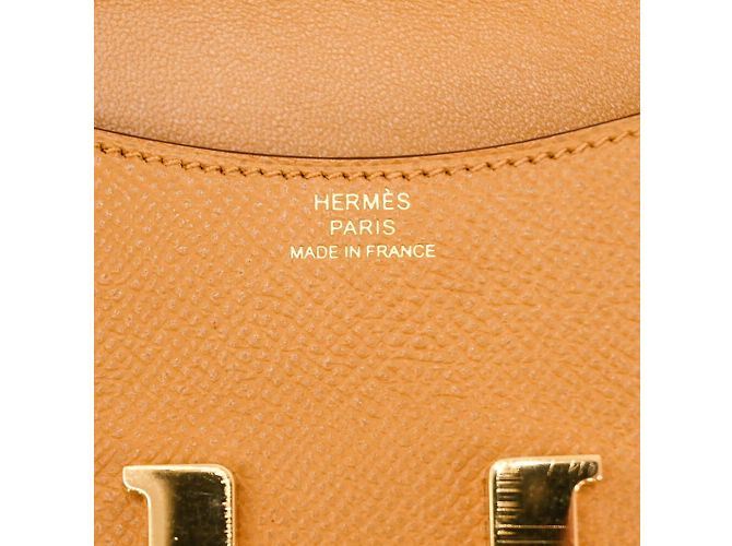 Billetera compacta de cuero Epsom Constance de Hermès Castaño - vista 9