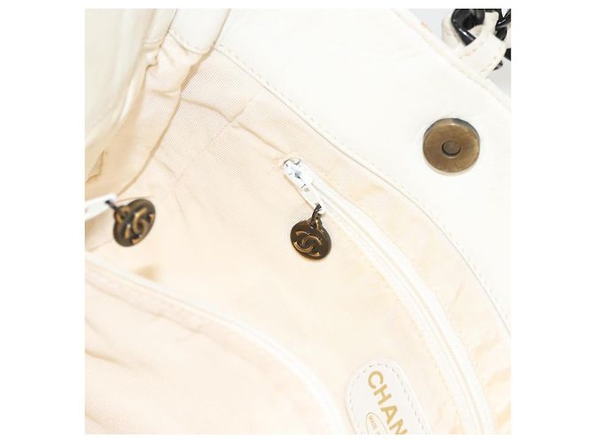 CHANEL Ketten-Tote Tasche aus Lammleder Weiß CC Auth 128237 - Ansicht 20
