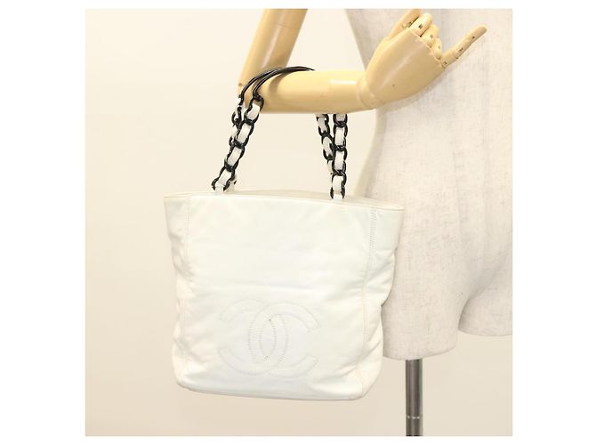 CHANEL Ketten-Tote Tasche aus Lammleder Weiß CC Auth 128237 - Ansicht 24