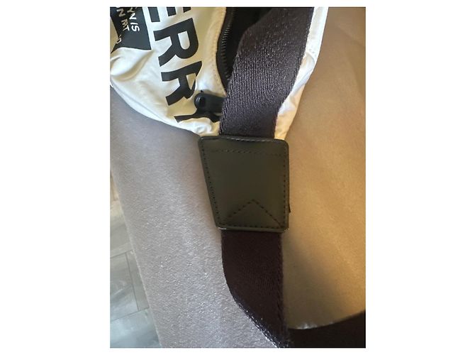 borsa a cintura Burberry nera e bianca in tessuto Nero Bianco - vista 9