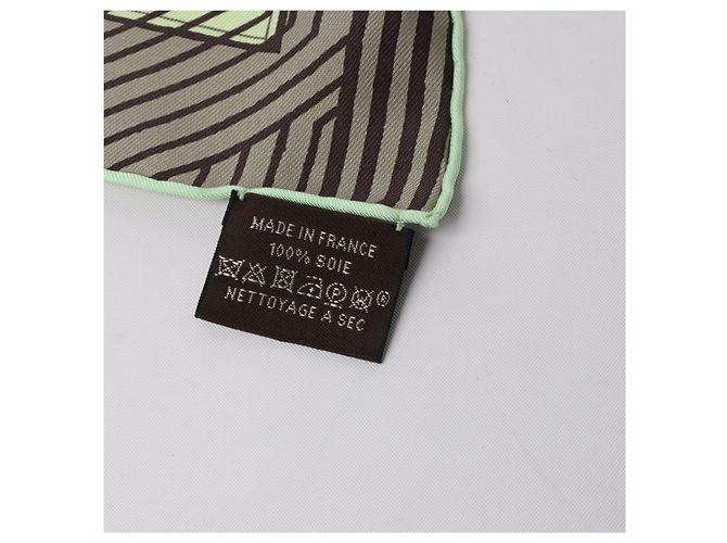 Foulard Hermès Carré 90 "JEU DES OMNIBUS ET DAMES BLANCHES" 100% Seta Verde - vista 9