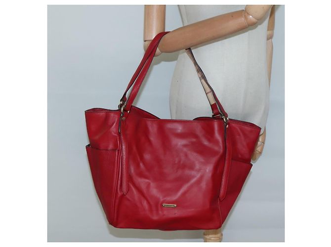 Sac fourre-tout en cuir rouge et or Auth 125684 de BURBERRY Doré - vue 22