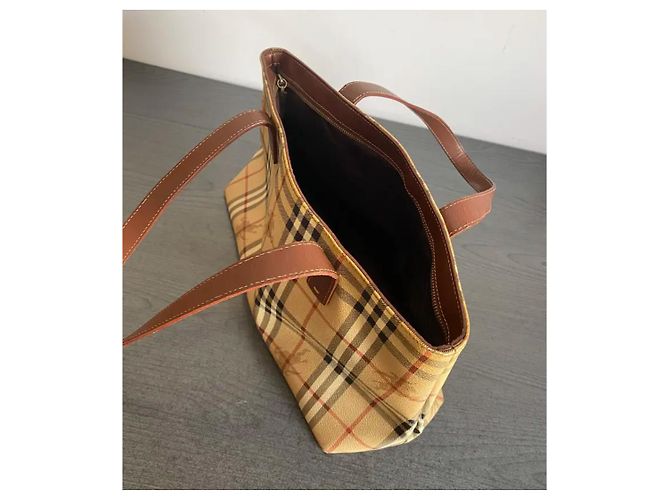 Borsa a tracolla Burberry beige in pelliccia - vista 9