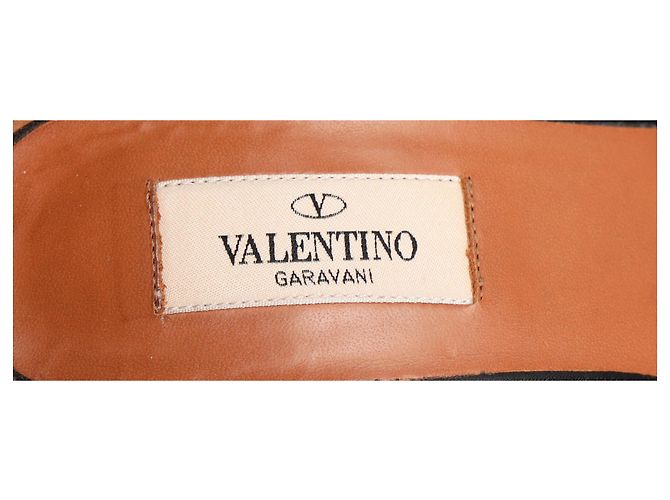 Valentino Garavani Pumps con cinturino alla caviglia con borchie Valentino in pelle nera Nero - vista 8