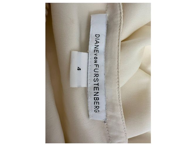Diane von Furstenberg V-Ausschnitt knielanges Kleid aus cremefarbenem Polyester Weiß Roh - Ansicht 14