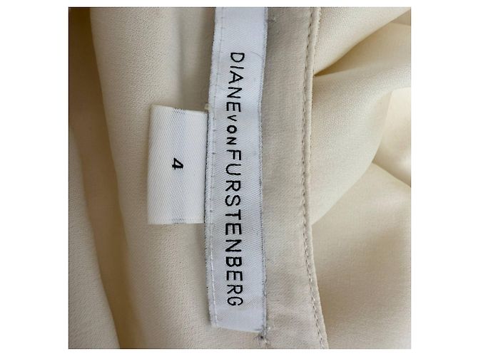 Diane von Furstenberg V-Ausschnitt knielanges Kleid aus cremefarbenem Polyester Weiß Roh - Ansicht 7
