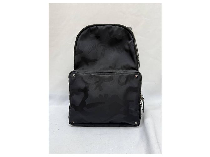 Valentino Garavani Zaino in nylon nero in jacquard camouflage Valentino - vista 9