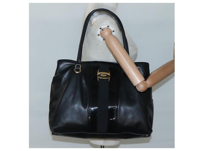 Bolso Tote Vera de cuero negro y dorado de Salvatore Ferragamo Auth bs26608 - vista 23