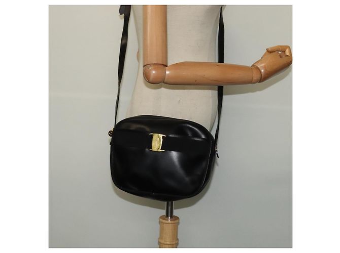 Borsa a Spalla Vala in Pelle Nera e Oro Auth 129395 di Salvatore Ferragamo Nero D'oro - vista 21