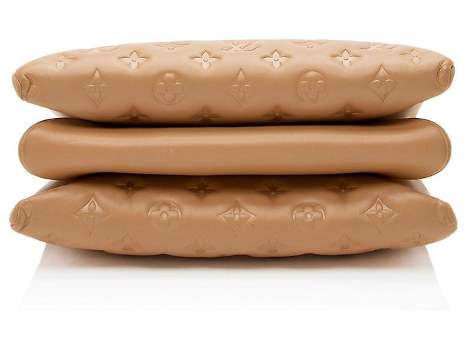 Borsa a Spalla Coussin PM in Pelle di Agnello Embossata Monogram Louis Vuitton Marrone Beige - vista 4
