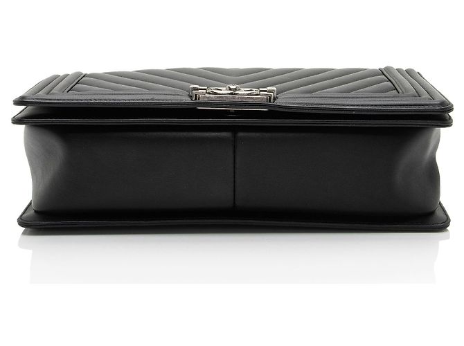 Borsa Boy New Medium in pelle di agnello Chevron di Chanel Nero - vista 4