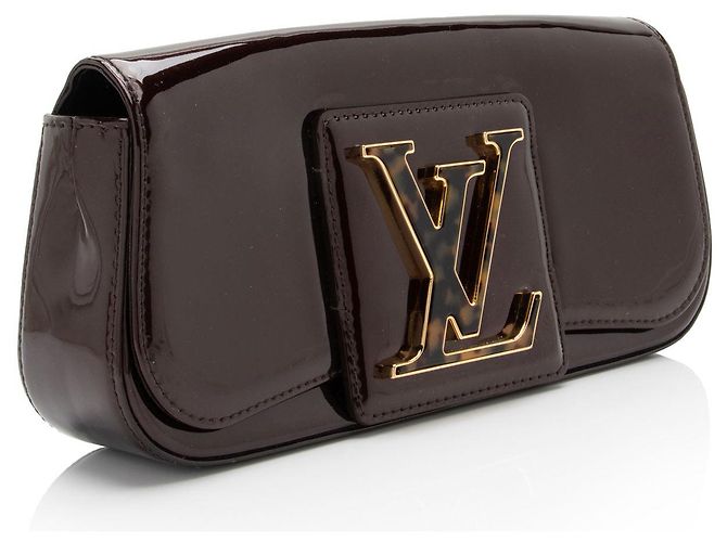 Clutch Sobe de cuero patentado Louis Vuitton Roja - vista 2
