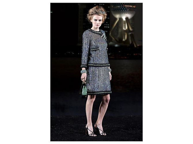 Chanel 12K$ Paris / Shanghai Sequin Black Jacket 40 FR - view 3