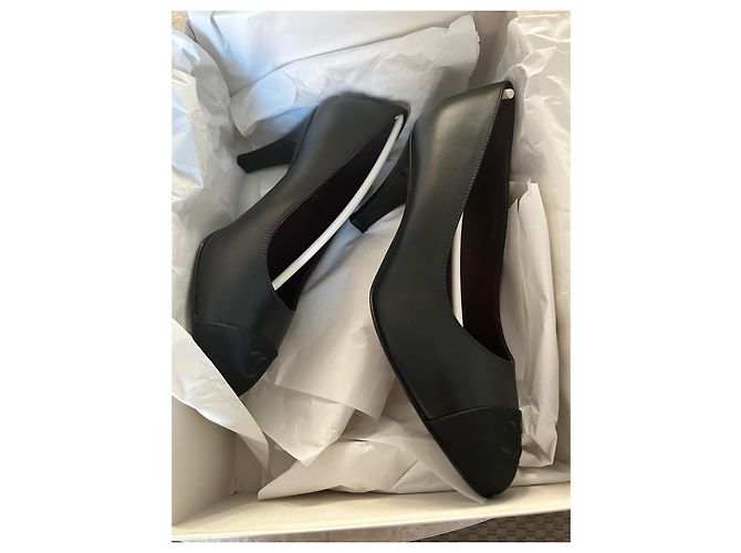 Chanel Pumps aus Leder mit CC Stoffspitze Schwarz Größe 37 - Ansicht 7