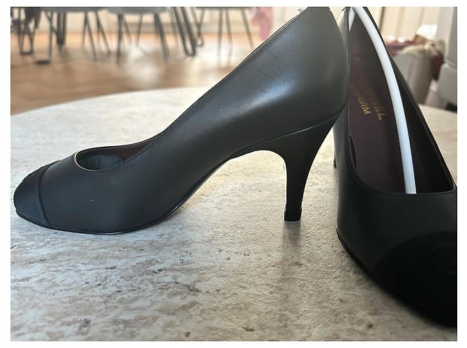 Chanel Pumps aus Leder mit CC Stoffspitze Schwarz Größe 37 - Ansicht 9