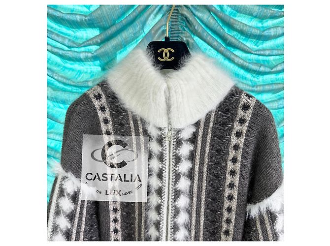 Chanel Arktisches Eis Ikonischer Flauschiger Cardigan 42 FR Beige - Ansicht 10